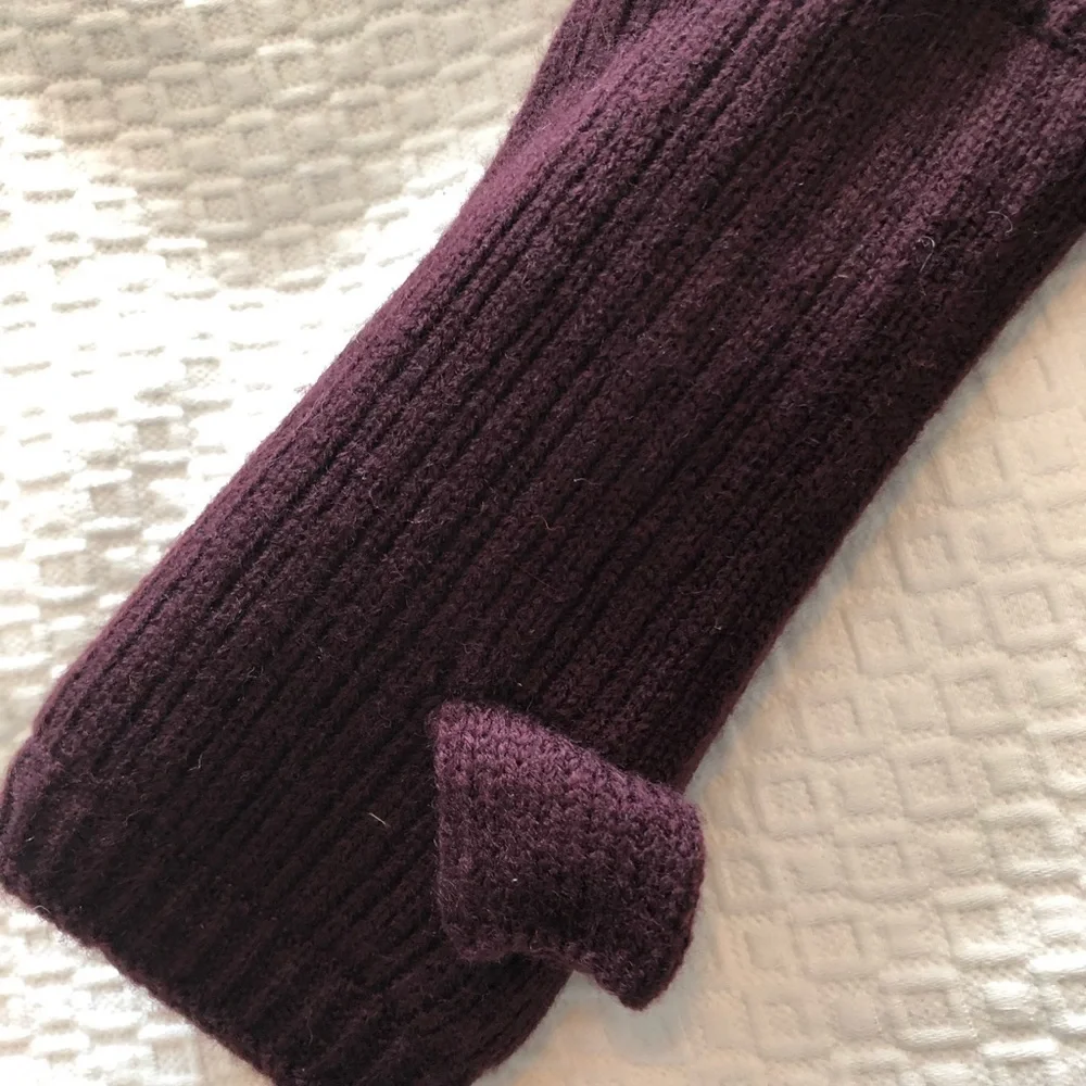 Bujibaja Hat Attack Cozy Hand Warmers In Burgundy